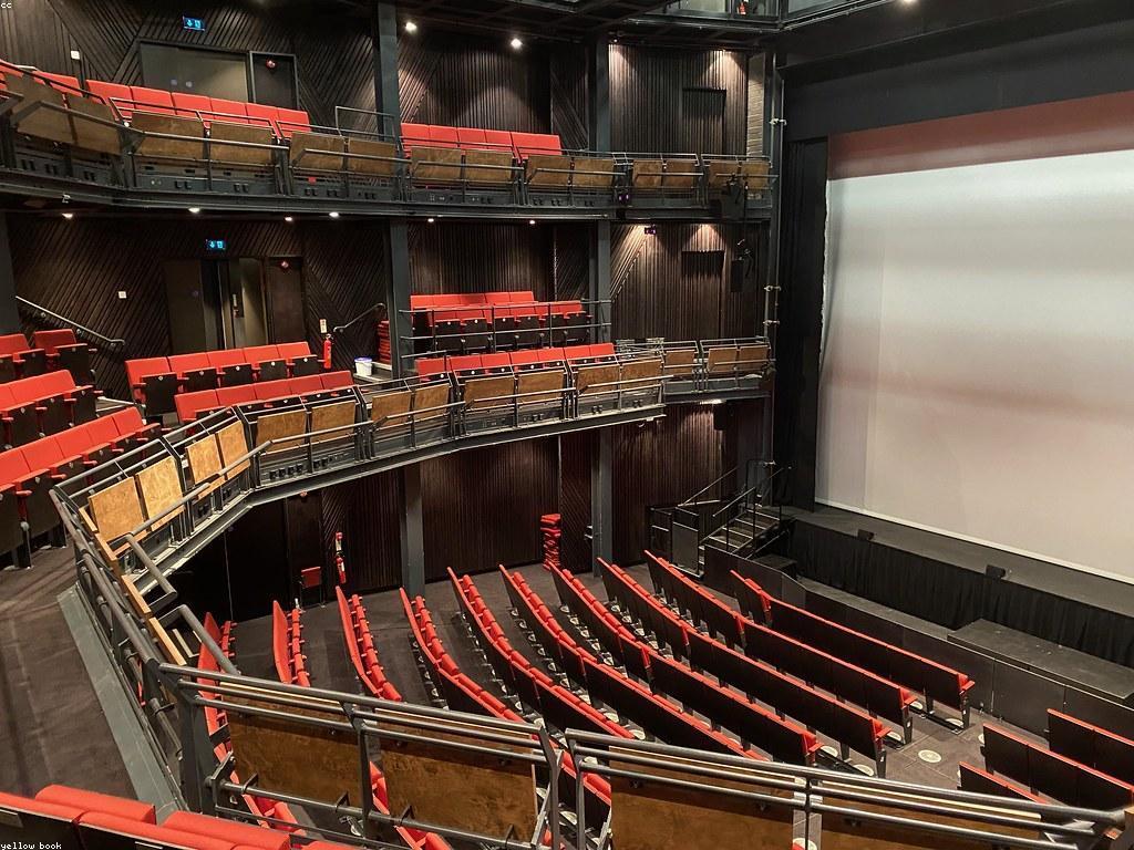 ប្រវត្តិរូបនៃបណ្ណាល័យស្លុត